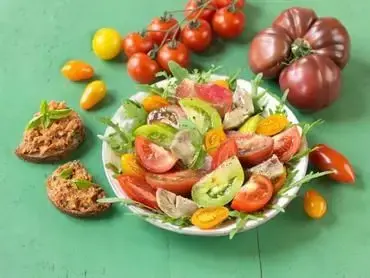 Salade de tomates et sa tartinade provençale
