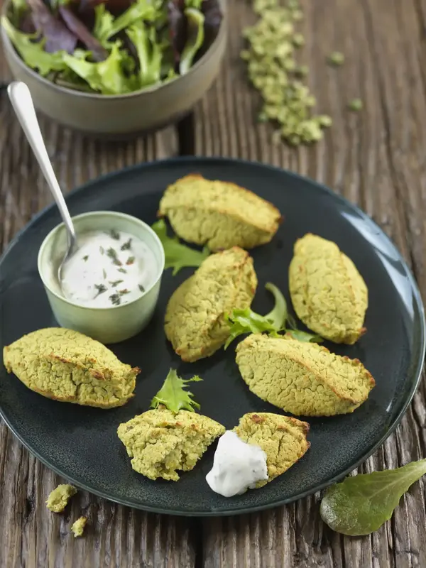 Croquettes de pois cassés et sauce crémeuse
